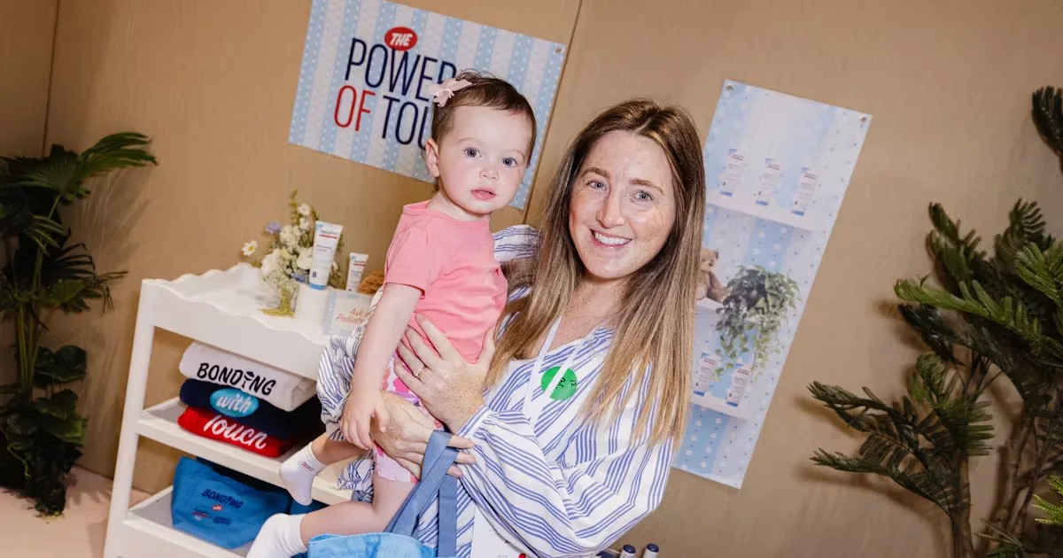 Как Scary Mommy отпраздновала самые трогательные моменты материнства с помощью прикосновения