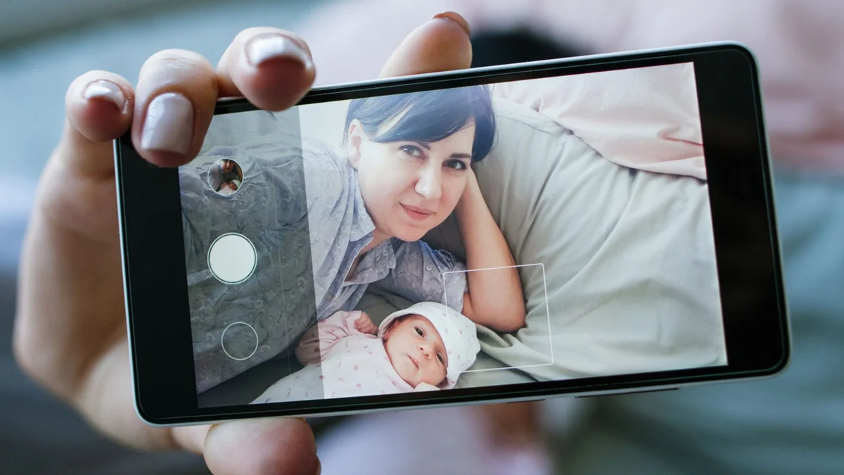 Её лучшая подруга использовала фотографии её ребенка, чтобы притвориться матерью — коллега раскрыла всю правду